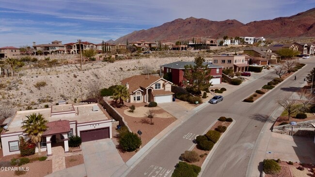 Photo - 1013 Via De La Paz Dr