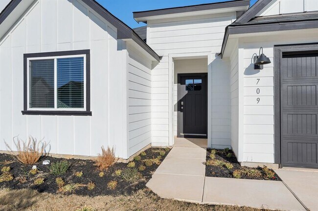 Photo - 709 Tranquility Ln