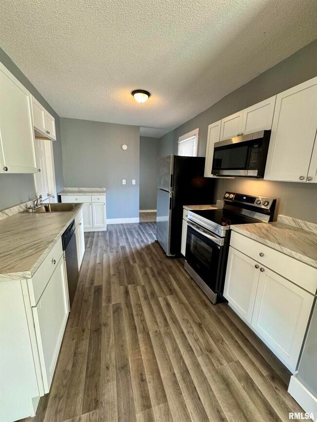 Photo - 627 N Division St