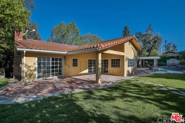 4949 Palomar Dr