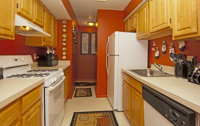 Photo - Village at Lakeview Apartments