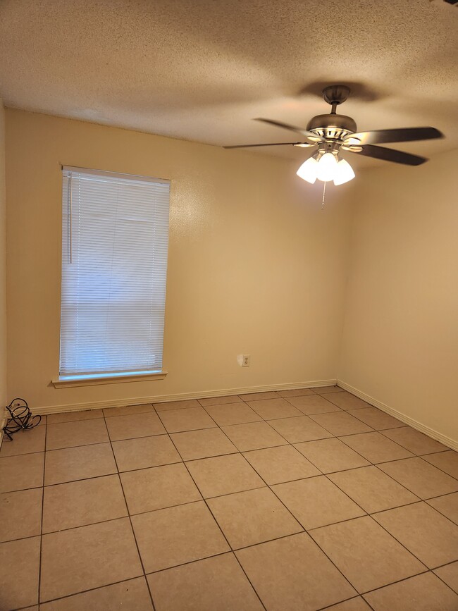 2nd bedroom - 8349 Country Walk Dr Unit D