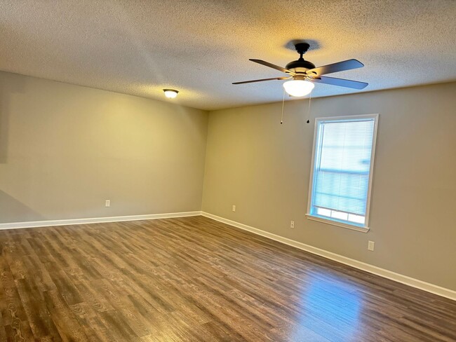 Photo - 3895 Northeast Dr Unit A