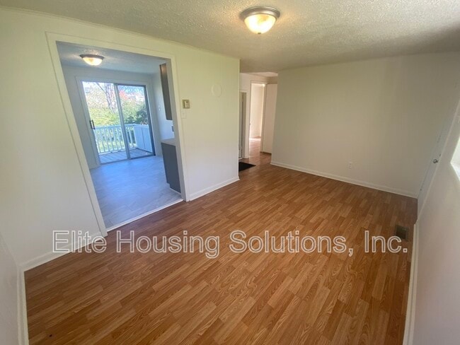 Photo - 860 Church St