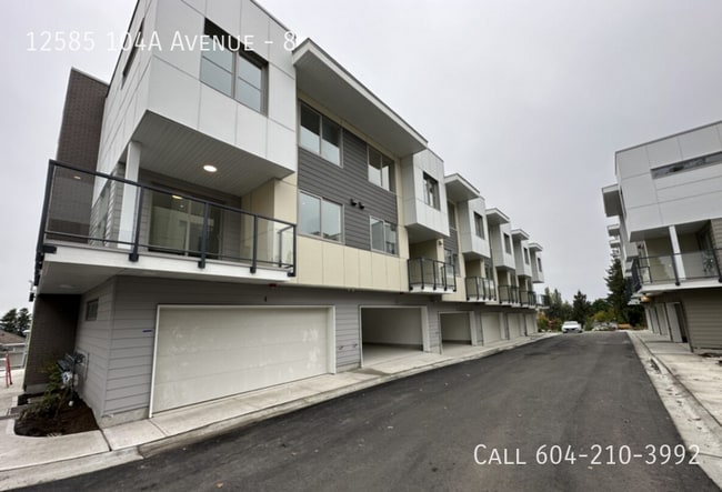 Building Photo - Gorgeous Townhome in Yale Gardens!