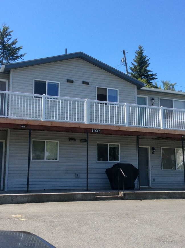 Building Photo - 1557 NW Turner Dr Unit D