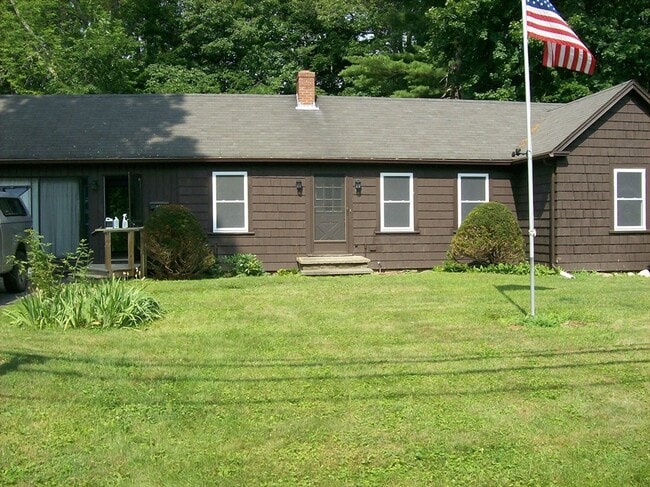 Building Photo - 480 Pleasant St