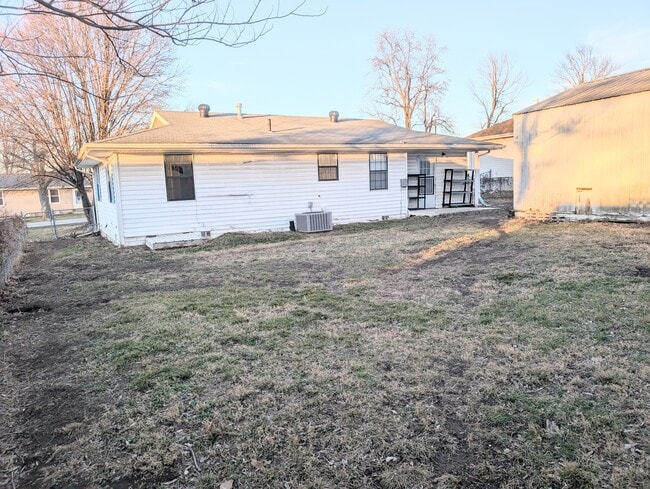 Photo - 200 E Jean St