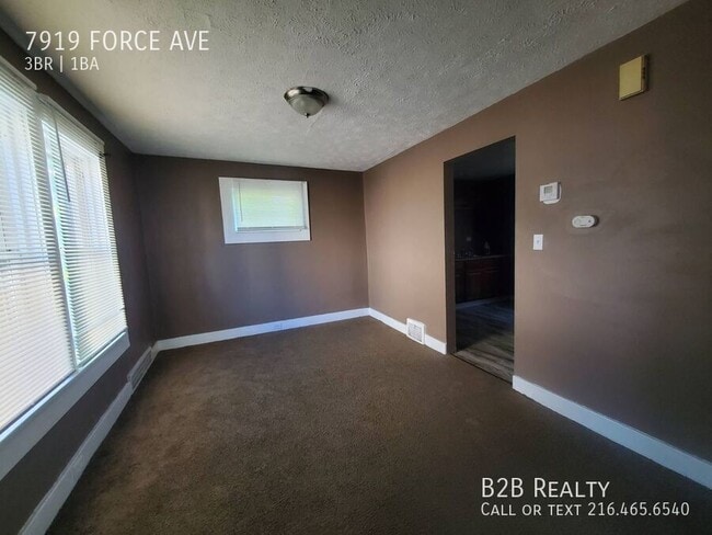 Photo - 7919 Force Ave