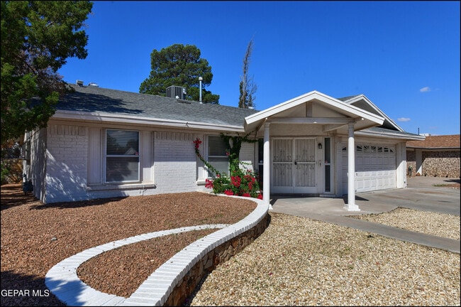 Photo - 1739 Russ Randall St