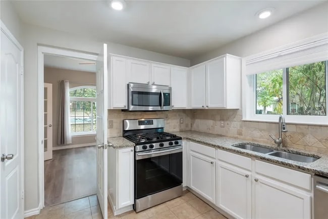 Photo - 5042 Cleves St