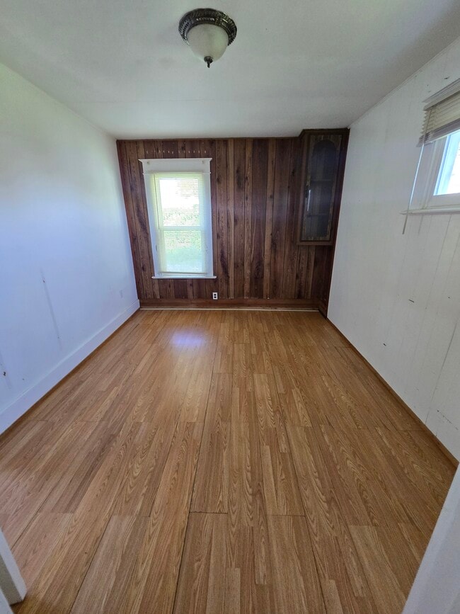 Building Photo - 409 3rd St S Rental