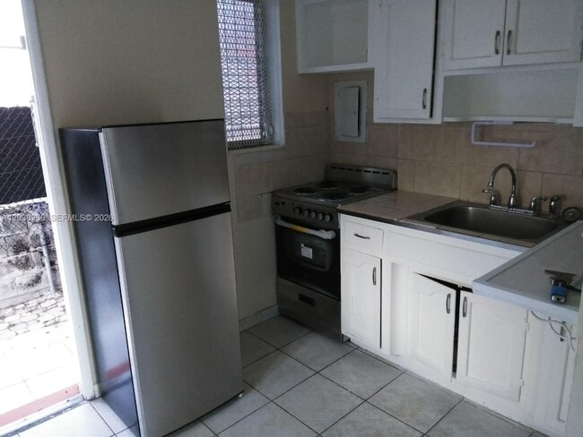 Photo - 1821 SW 7th St Unit 7
