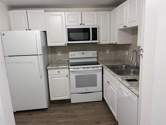 Building Photo - 1505 Crescent Cir Unit B21