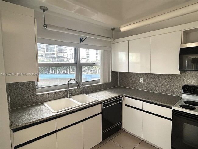 Photo - 1825 S Ocean Dr Unit 401