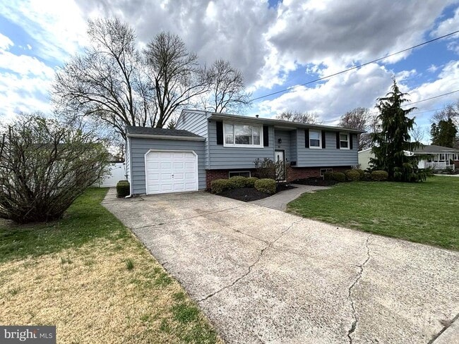 Building Photo - 30 Estate Rd