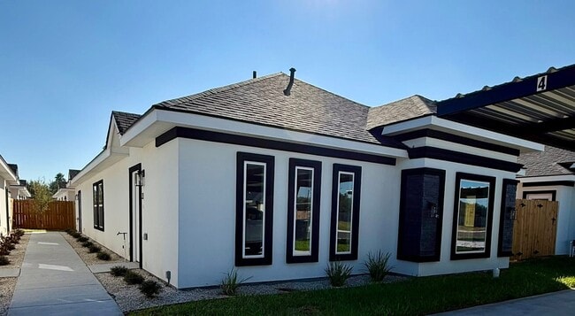 Photo - 1412 S Xanthia St