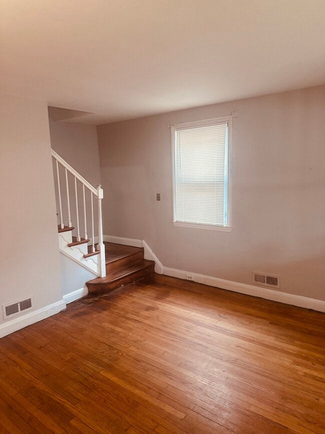 Photo - 3329 Ingleside Ave