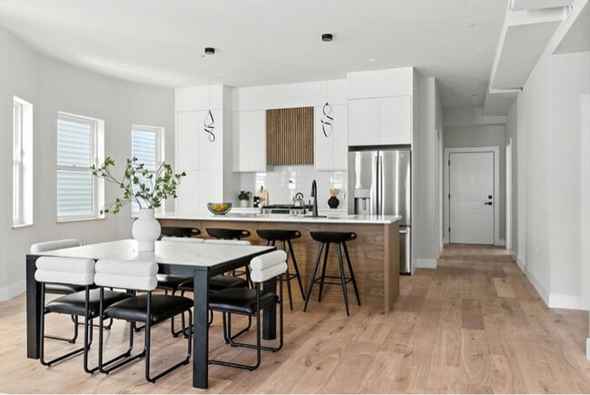 Photo - 34 Woodford St Unit 1