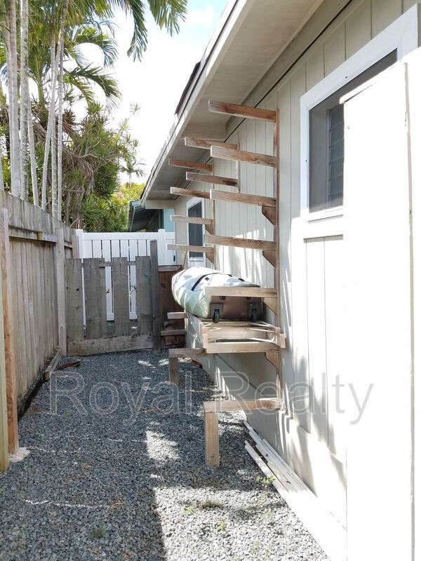 Building Photo - 341 Hualani St Rental