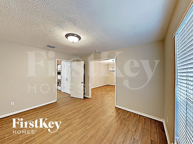 Photo - 2511 Riverlawn Dr