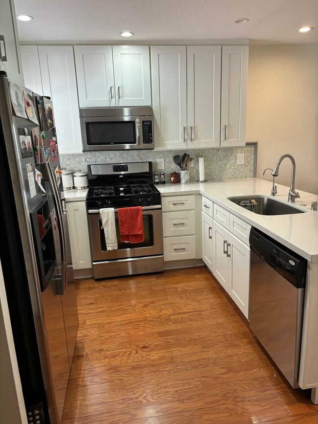 Photo - 10926 Bluffside Dr