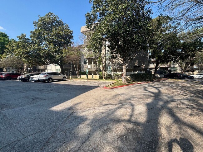 Photo - Great Oak Lawn Location!