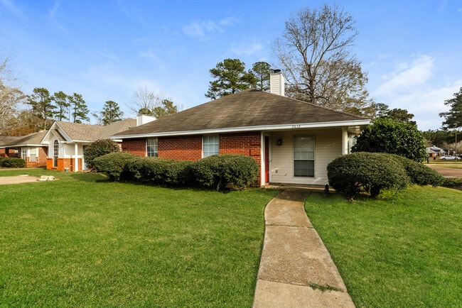 Building Photo - 2038 Red Oak Dr