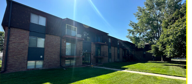 Building Photo - 832 Flats Rental