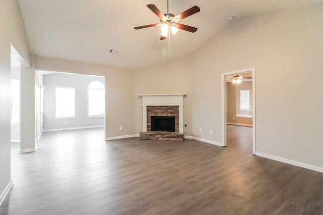 Photo - 7030 Duncan Walk