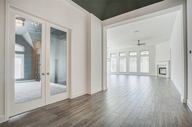 Photo - 9814 Chapman Trl