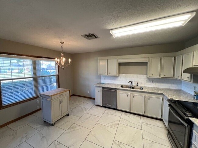 Photo - Spacious 3B/2B Duplex in South Lake Charles