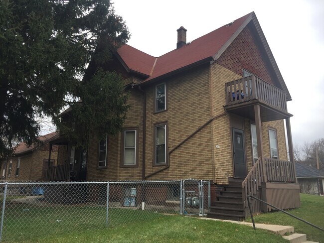 Photo - 2463 N Holton St Unit 2463 (Front Lower)