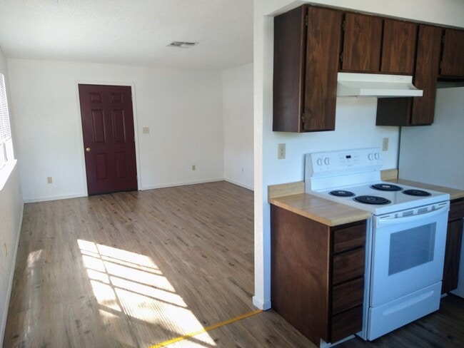 Building Photo - 1851 Shasta St Unit #3