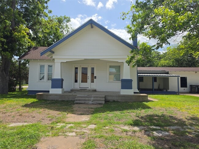 Building Photo - 101 Hackberry St