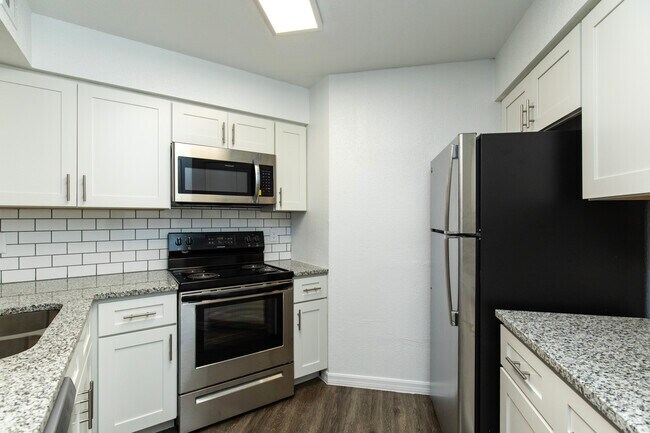 1BR, 1BA - 650SF - 14555 Bruce B Downs Blvd Tampa, FL 33613