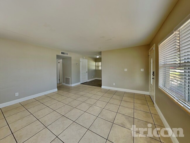 808 Agnes Dr