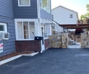 Building Photo - 77 Bristow St Unit 1