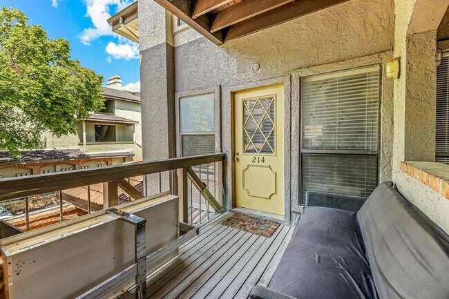 Photo - 806 W 24th St Unit 214