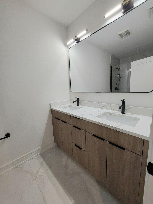 Photo - 4625 S Michigan Ave Unit 2