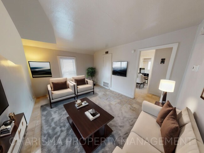 Photo - 817 W 15th St