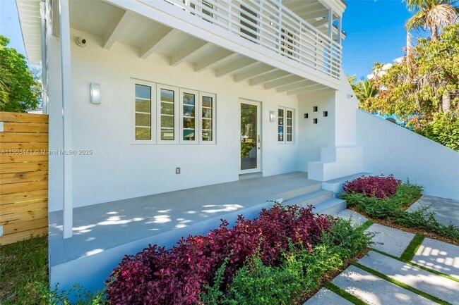 Photo - 524 NE 65th St Unidad 1