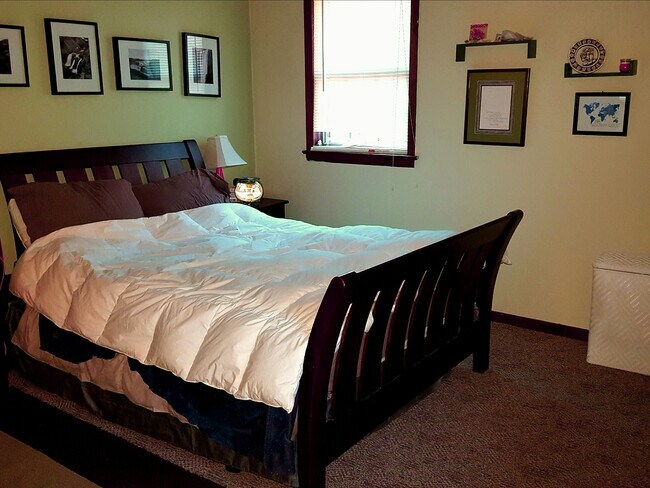 Bedroom - 131 E Washington St Unidad First Floor