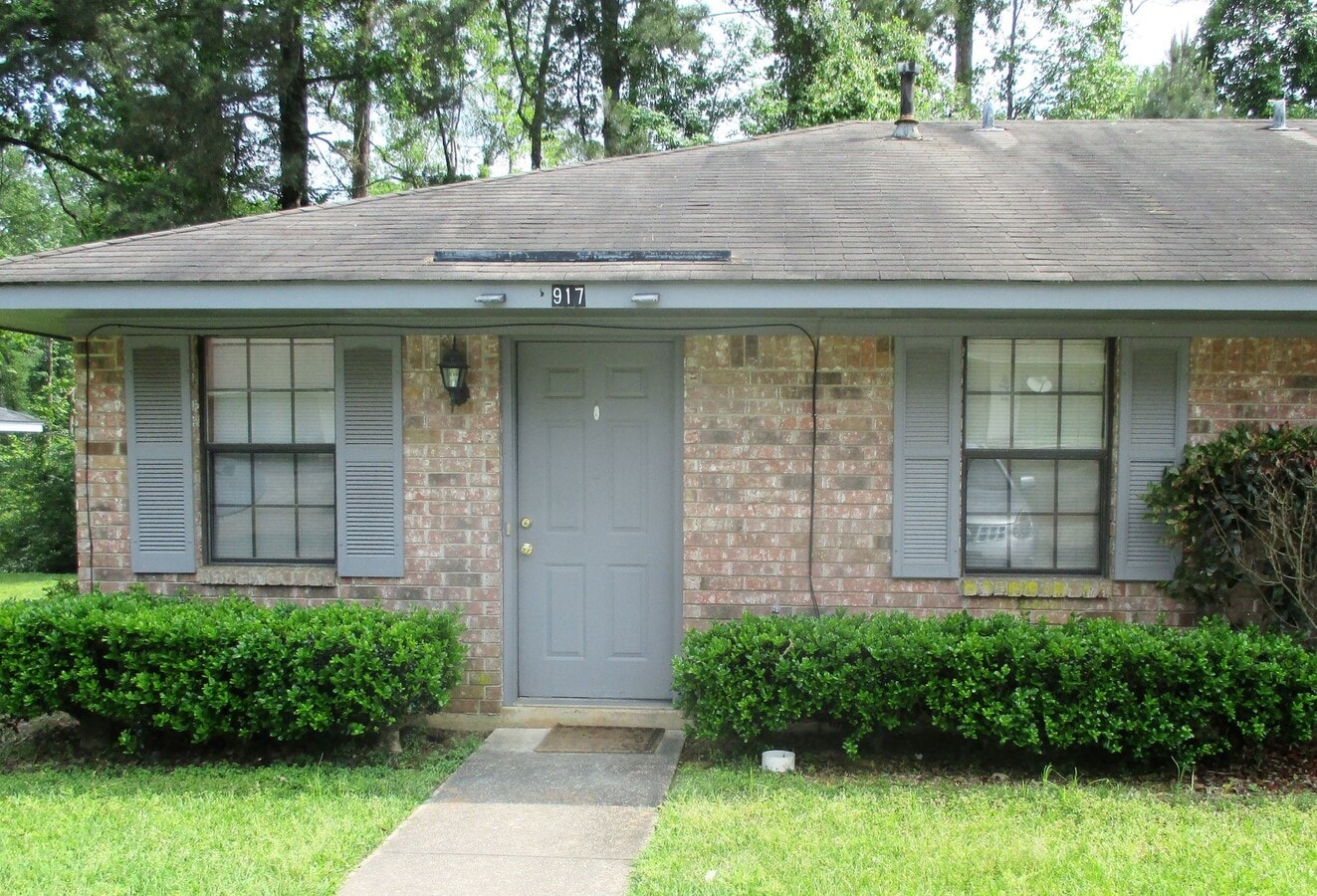 Photo - 917 Fisher Ln