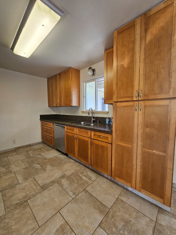 Photo - 15-1331-1331 24th Ave