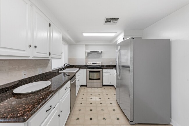 Building Photo - 5150 Hidalgo St Unit 805