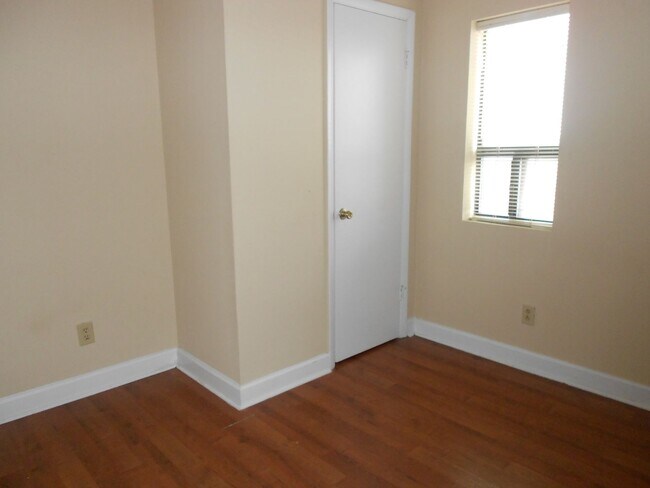Photo - Cozy 2 Bedroom Apartment - Walk to UGA Campus! Unit 604
