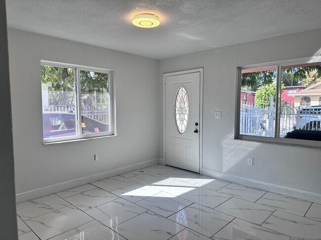 Photo - 410 NW 33rd St