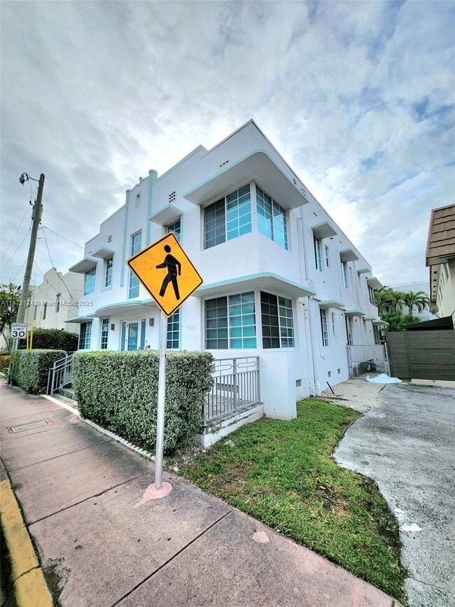 Building Photo - 7936 Harding Ave Unit 6 Rental