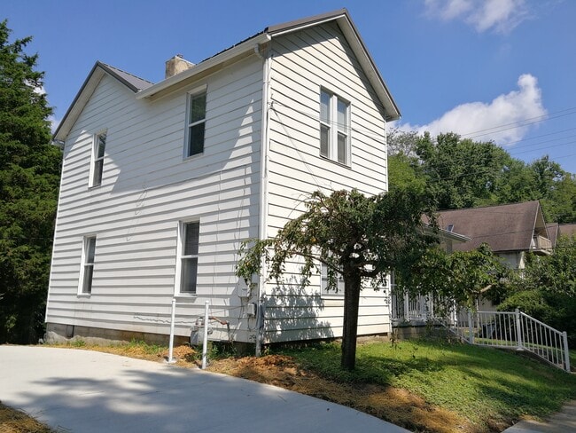 Photo - 35 Walker St